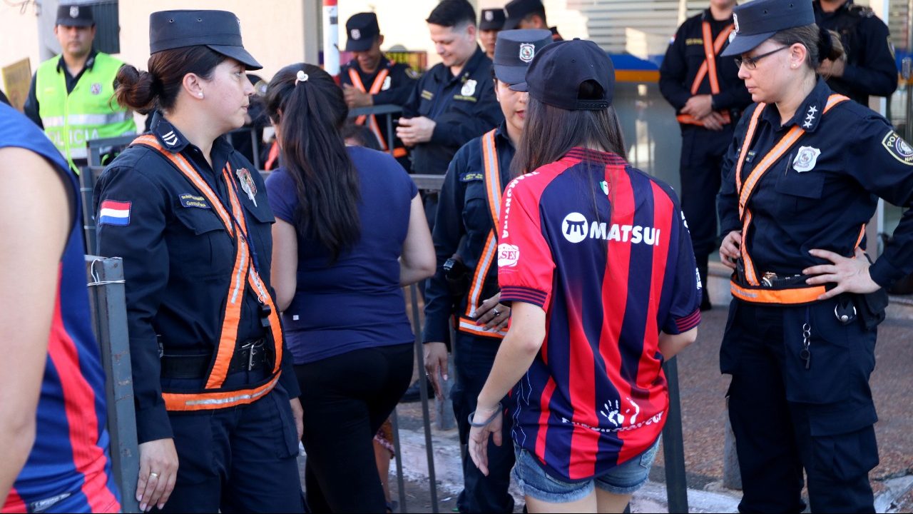 <strong>La Policía Nacional prepara un gran operativo de seguridad para el clásico del fútbol paraguayo este domingo</strong><strong></strong>